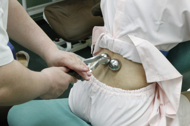 これは繊細な女性の腰でも安全に施術が行えます。